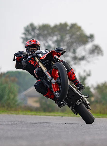 acrobacias hypermotard