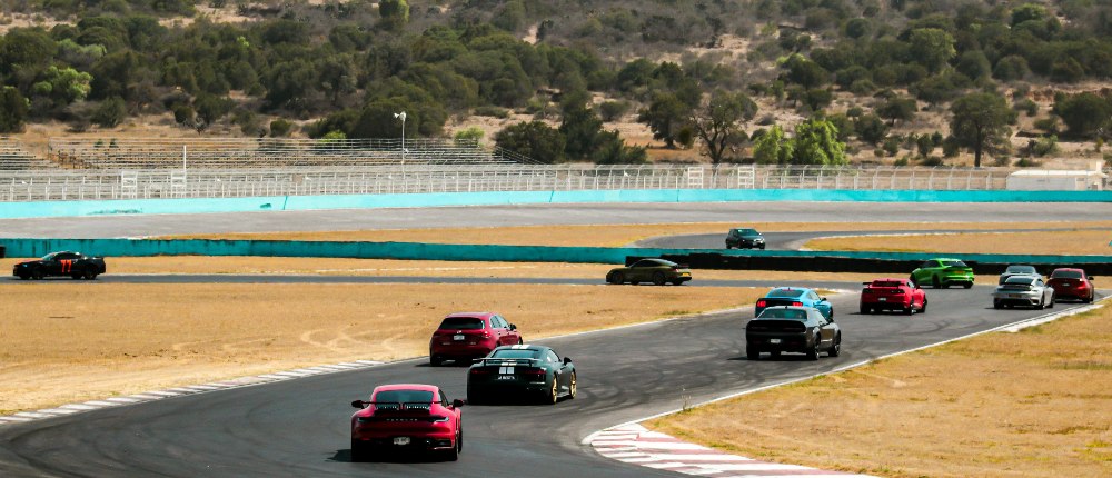 diferencias autos deportivos autos lujo