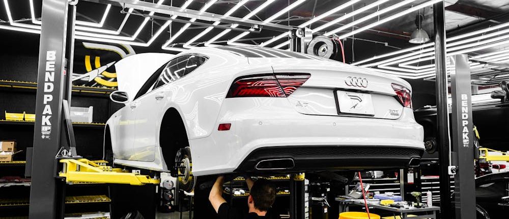 razones mantenimiento preventivo autos lujo